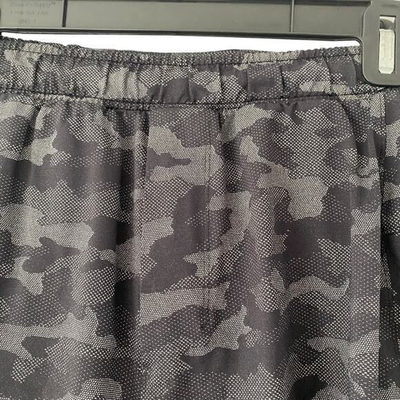 Lululemon Mens Surge Camo Shorts Gray size small Lined - Picture 4 of 7